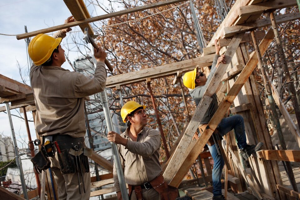 ARGENTINA: Construcción sigue con números por el piso 
