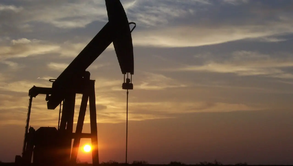 Rusia refina más petróleo frente a las sanciones de Estados Unidos que afectarían sus exportaciones