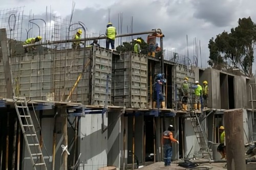ECUADOR: El sector de la construcción enfrenta un panorama desafiante para 2025