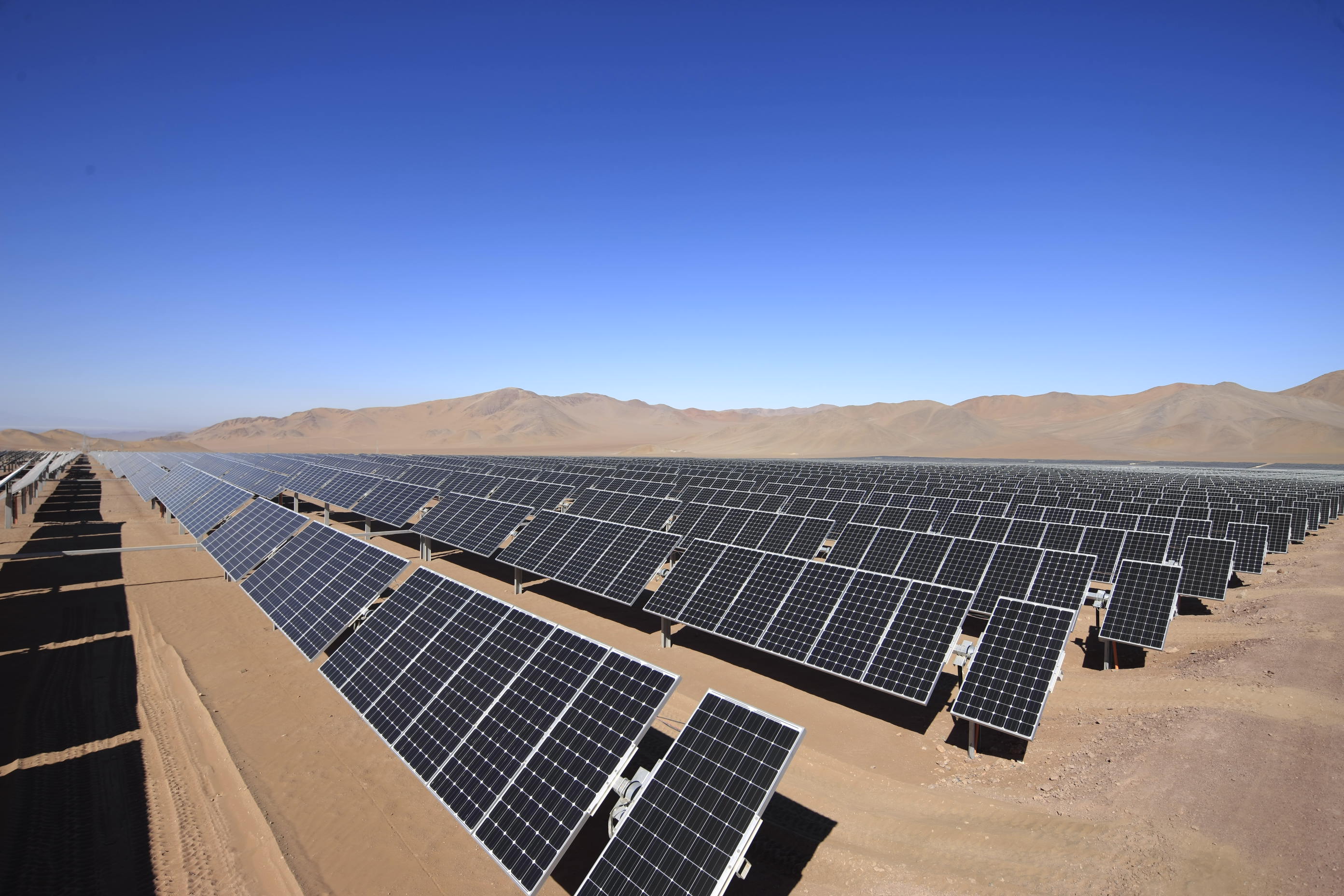 CHILE: Chile reclama que la construcción con paneles solares en Hito 1 invade su territorio