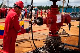 La producción petrolera de Venezuela cae casi un 3% en noviembre con respecto a octubre